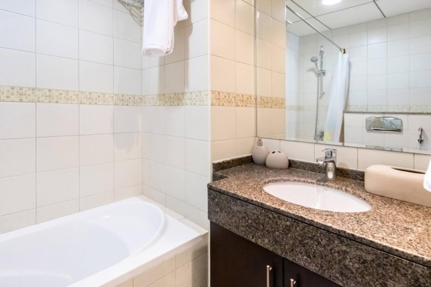 Luxurious 1 Bedroom Apartment In The Dubai Marina! Екстер'єр фото