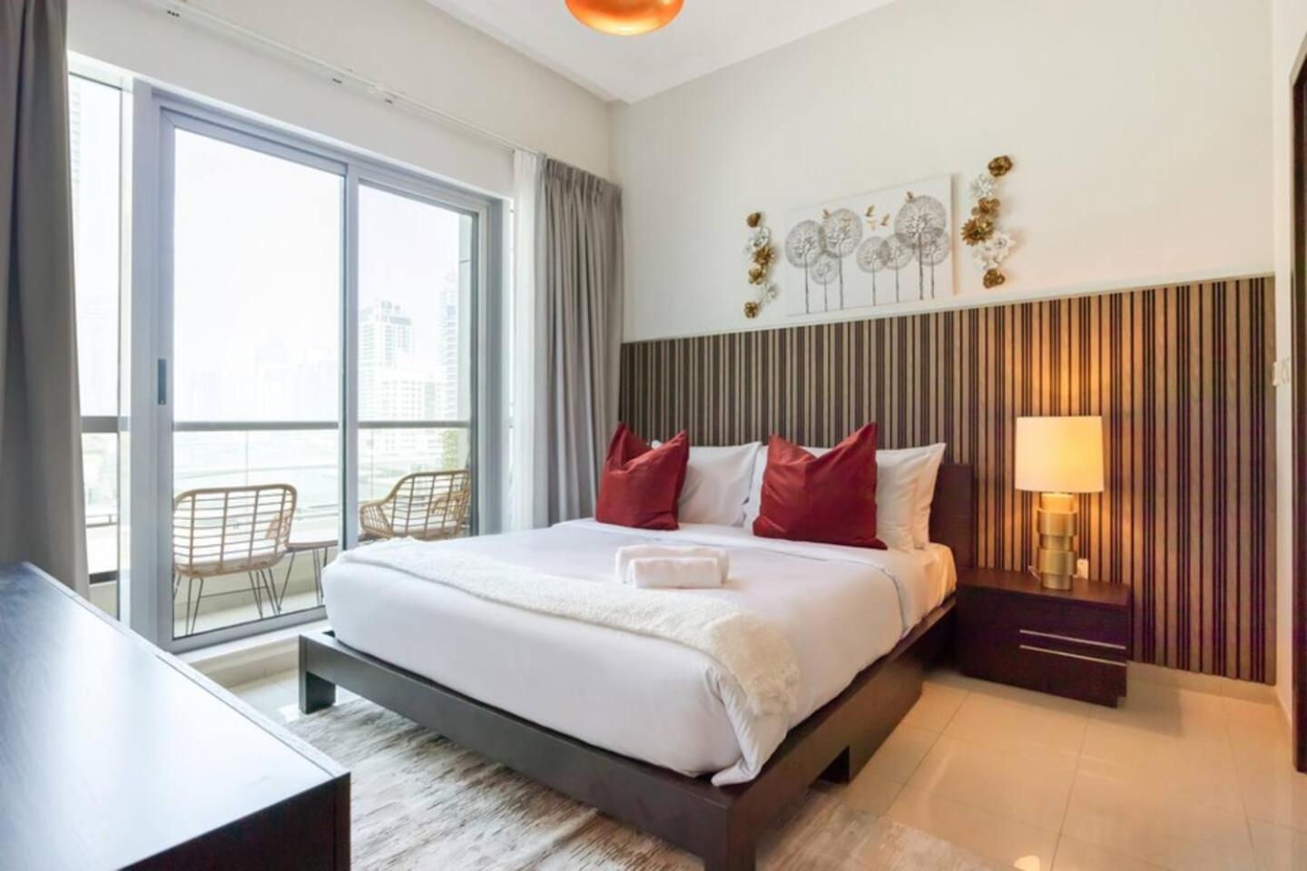 Luxurious 1 Bedroom Apartment In The Dubai Marina! Екстер'єр фото